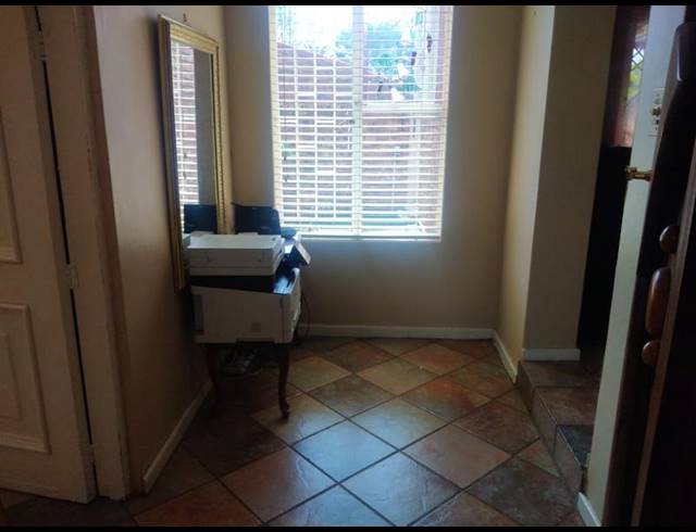 5 BEDROOM HOUSE FOR SALE IN ROOIHUISKRAAL NORTH